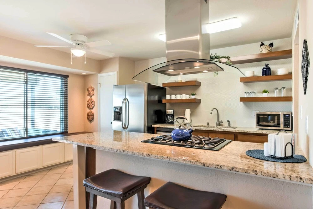 El Paso Smart House: Backyard - 12 Mi to Downtown