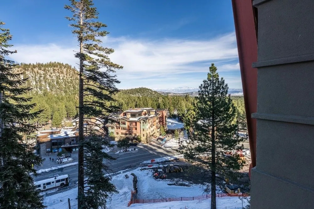 Village Monache #532 1 Bedroom Condo by RedAwning, Mammoth Lakes