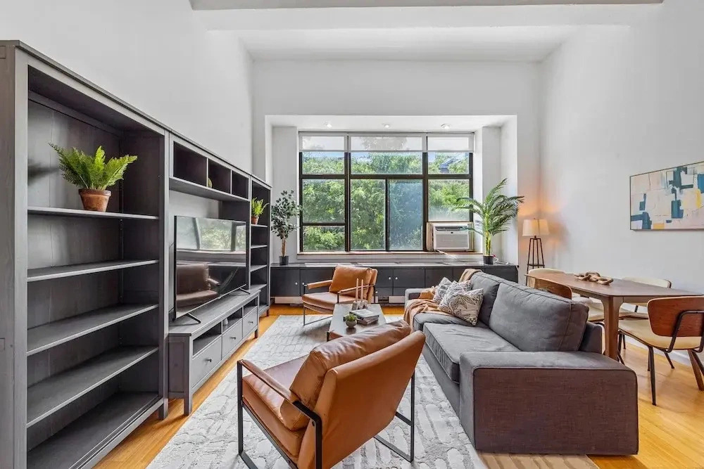 Barrow by Rove Travel 1BR Loft w Shared Roof