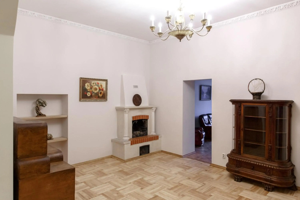 Grand Lviv Apartment I (1 of 3)