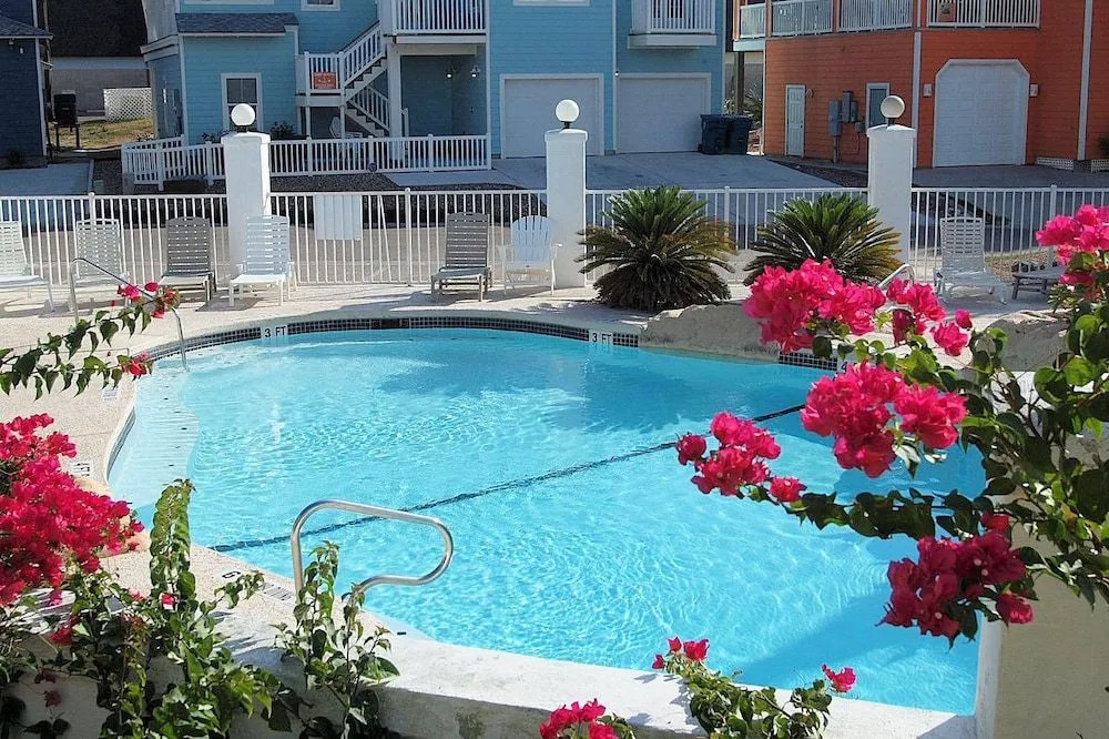 Sunny and Chairs 4 Bedrooms 3 Bathrooms Home