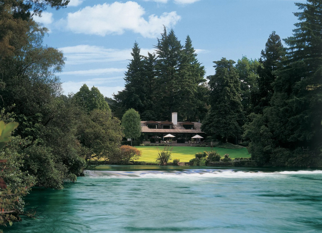 Huka Lodge, Beckons