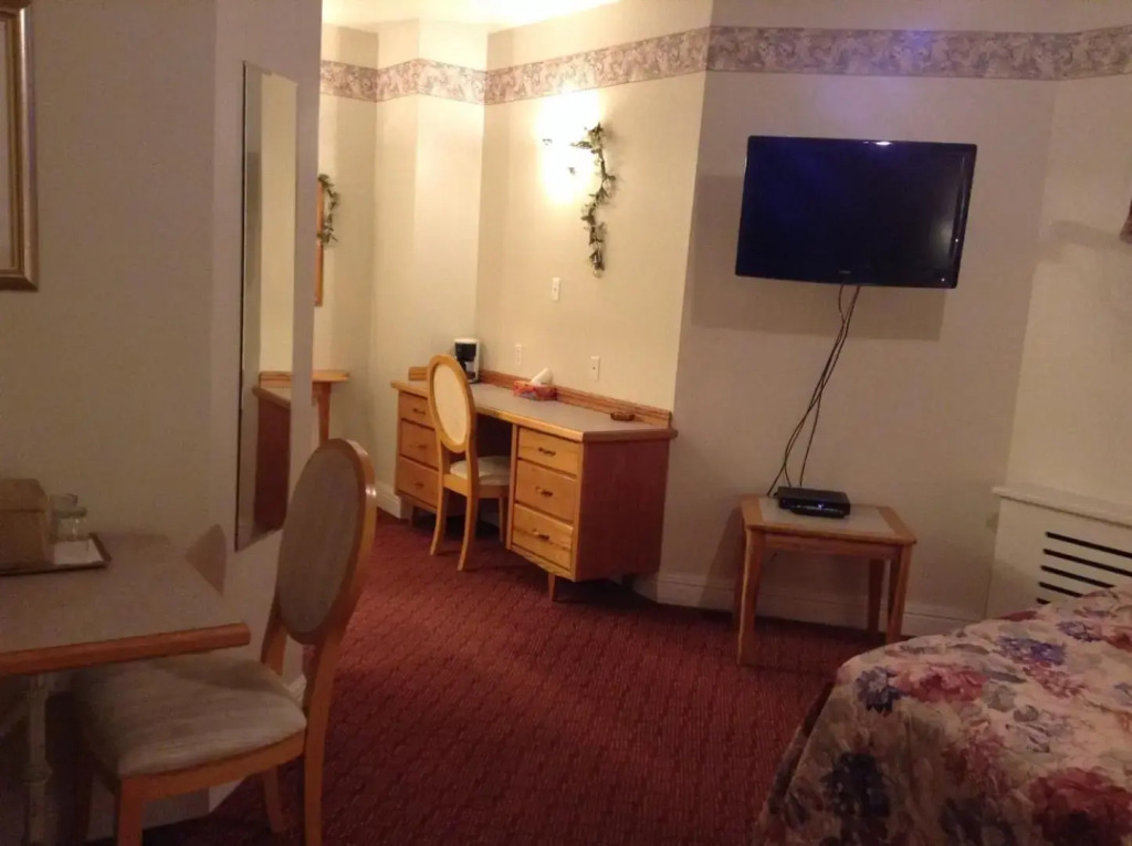 Lakeview Hotel