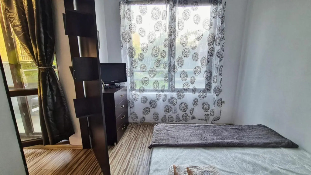 Roxy Apartment