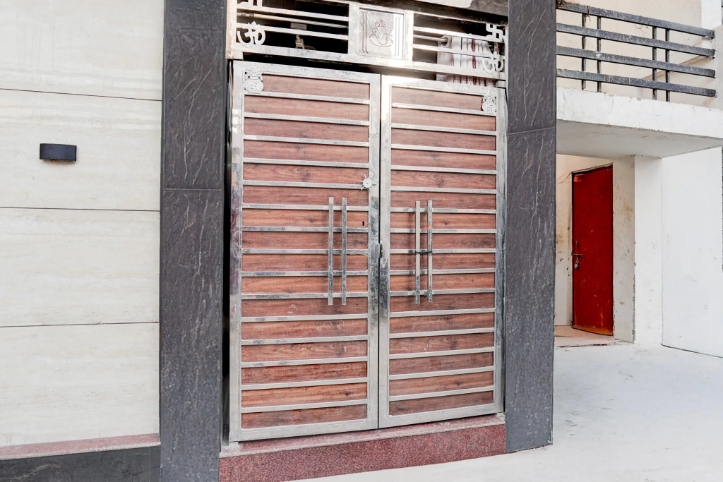 Super OYO Hotel O Tedhi Bazaar Near Ram Janambhumi