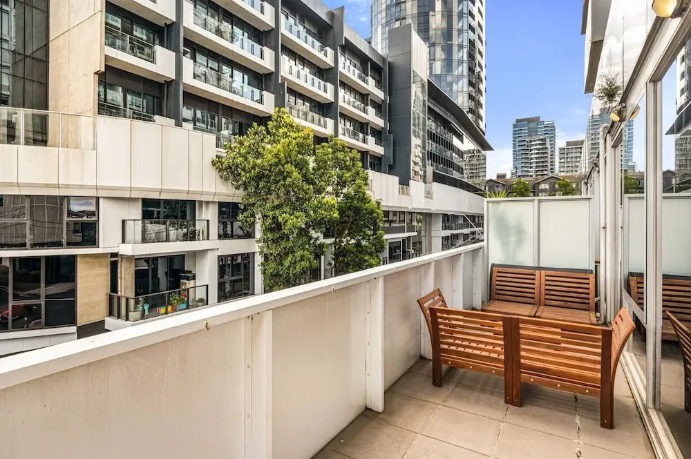 Bright 2-bed Home With Secure Parking