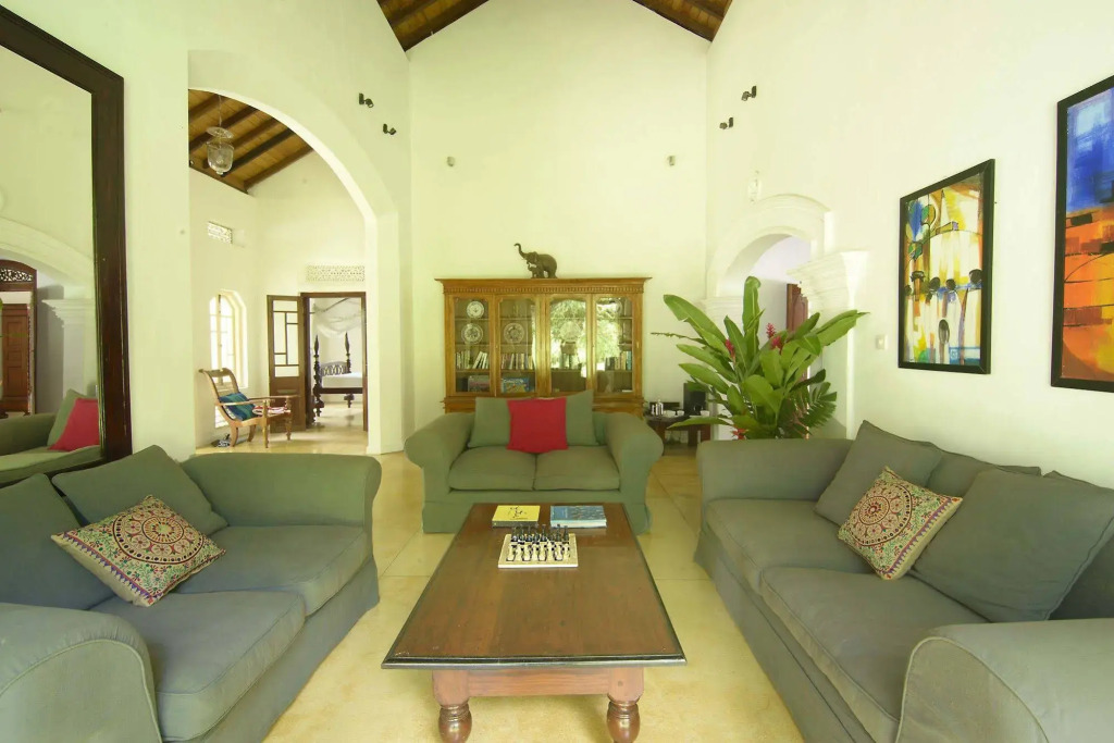 Coconut Grove villa w cook pool