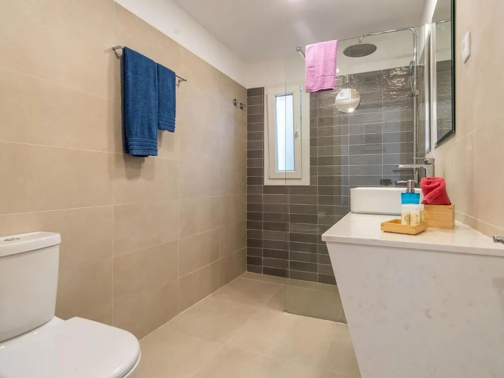 LV Premier LA2 pool, AC, garden, sea view