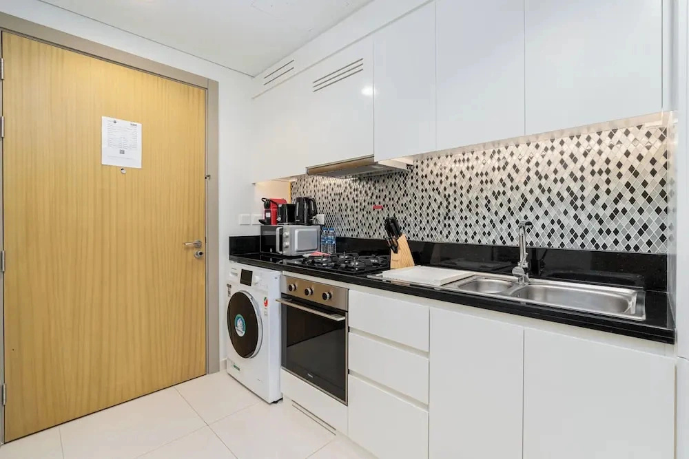 Lux BnB Aykon Tower