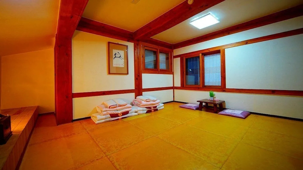 Jeonju Gwigeoraesa Hanok Stay