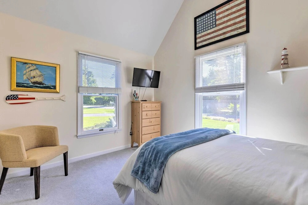 < 1 Mi to Beach: Luxury North Fork Retreat w/ Deck
