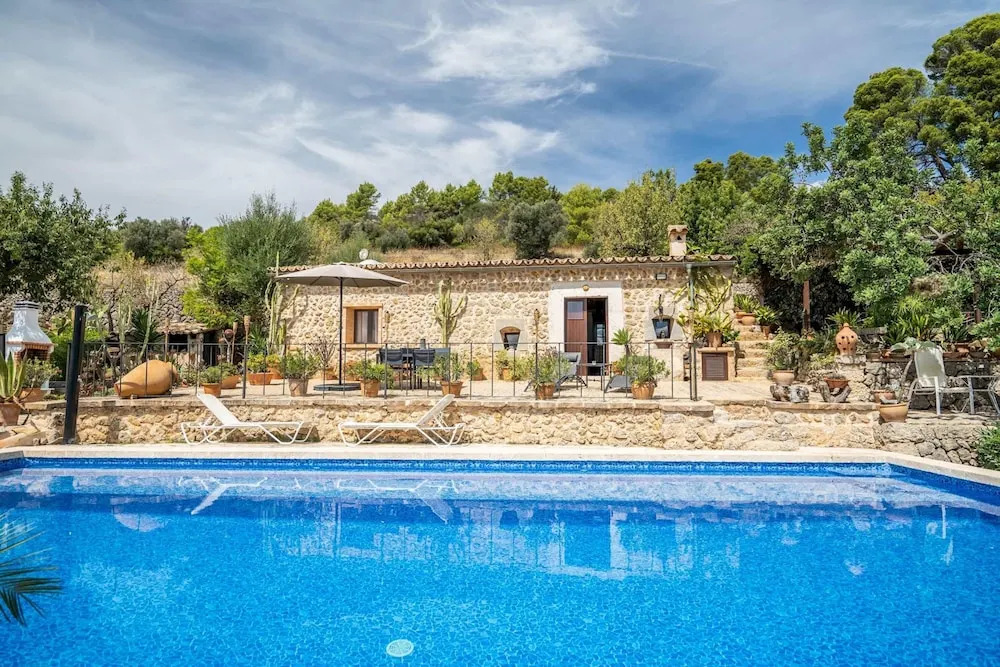 CAN Pulit - Finca rom Ntica Para 2 con Piscina y Vistas en Selva Mallorca