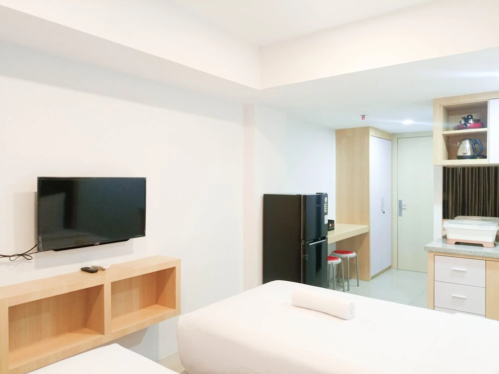 Comfy And Nice Studio At 27Th Floor De Prima Apartment