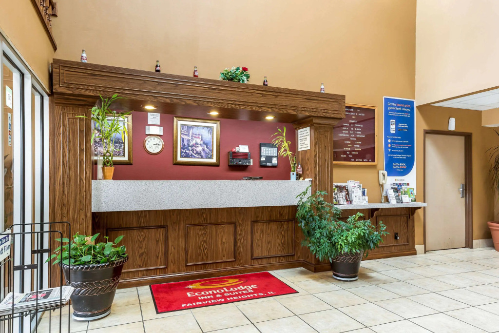 Econo Lodge Inn & Suites Fairview Heights St Louis