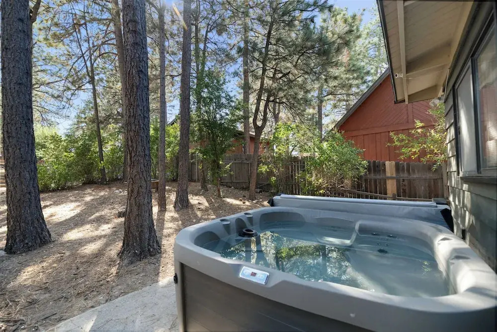 The Lakehouse Cabin