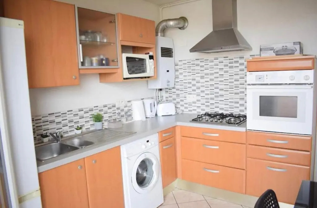 Spacieux & et agréable appartement + balcon et parking