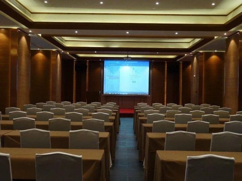 21° Holiday Hotel