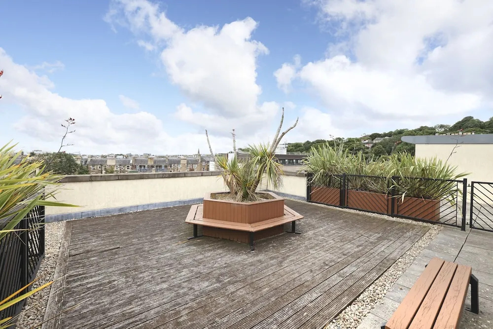 JOIVY Executive 2-Bed Apt With Stunning Roof Terraces