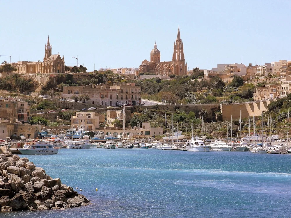 Blue Harbour – Seafront Self-Catering Holiday Penthouse – St Paul’s Bay