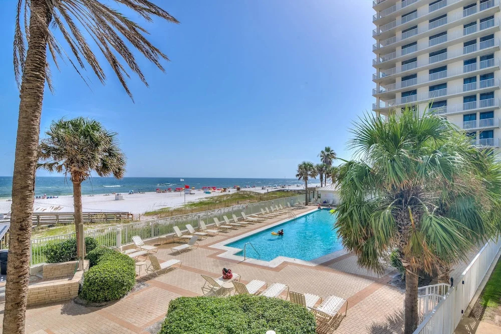Pelican Pointe 202