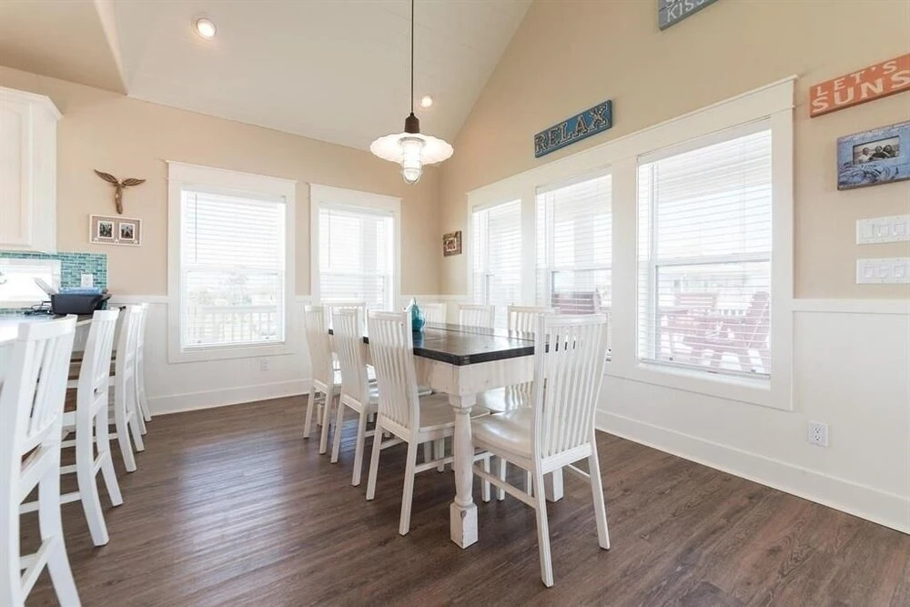 Bienvenu To The Beach 3 Bedroom Home by RedAwning