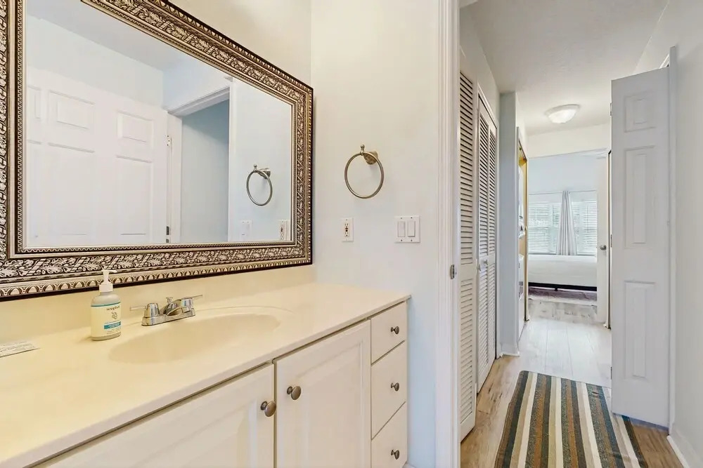 Spacious Townhouse With Private Balcony, Waterview, Pool and Wifi