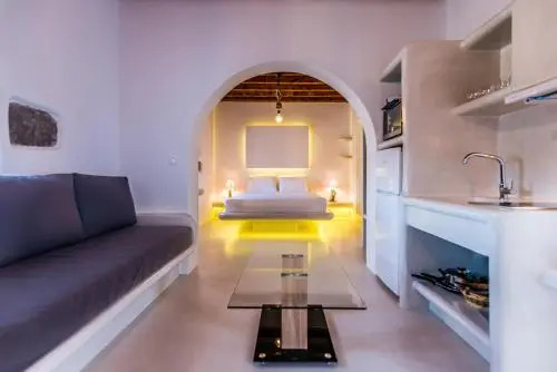 Plaka Suites