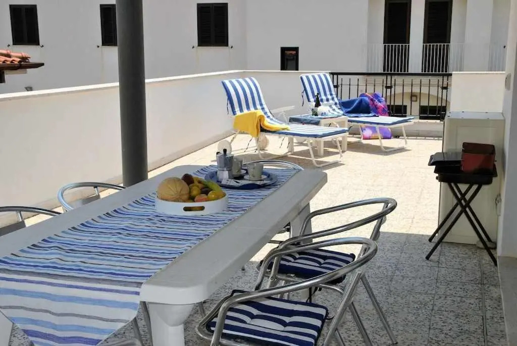 ATTICO BLU monolocale a 50 mt dal mare