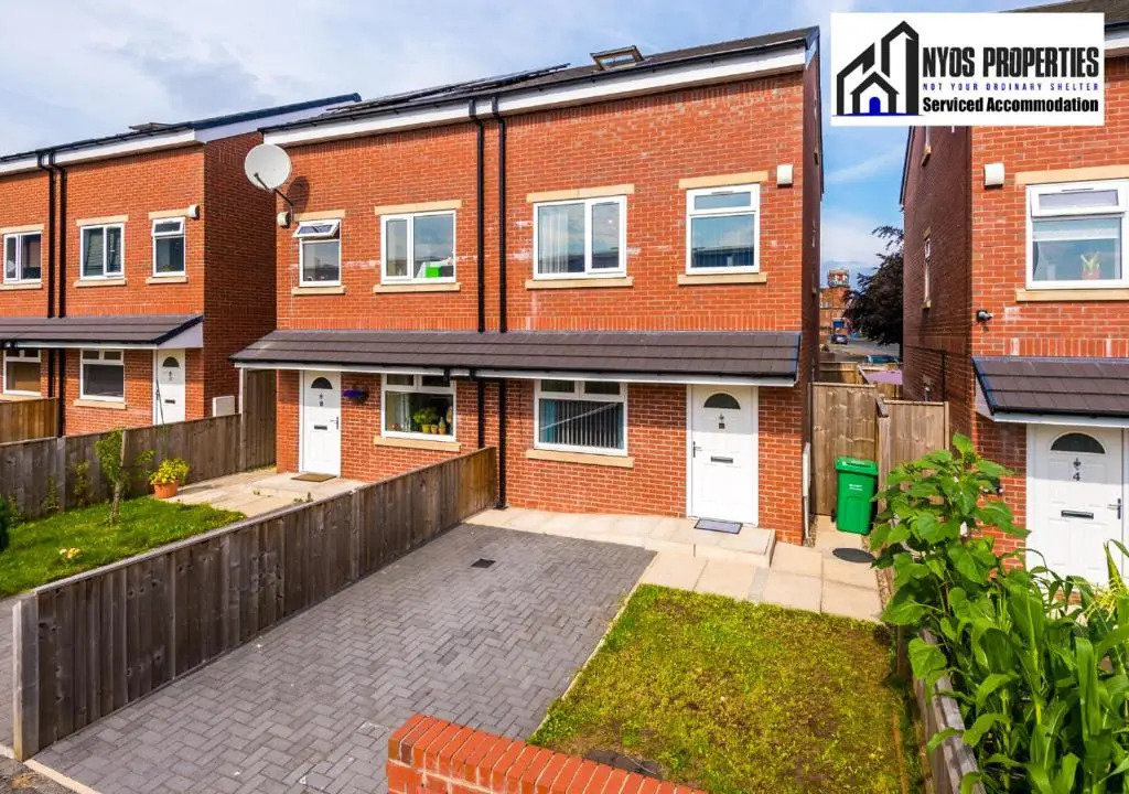 30  Off Monthly Stay/ 4 Bed House/ Free Parking