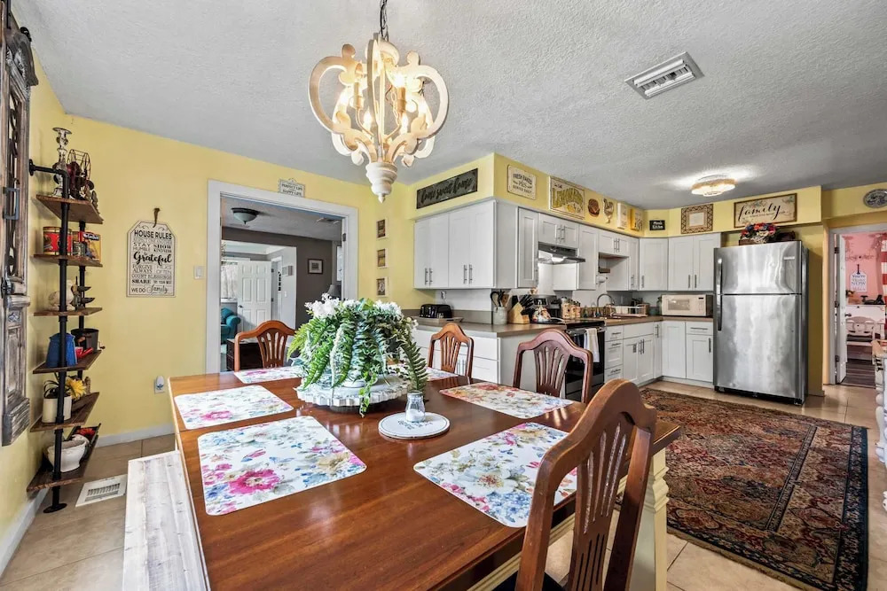 Mermaid Cottage 3 BDR Charmer!