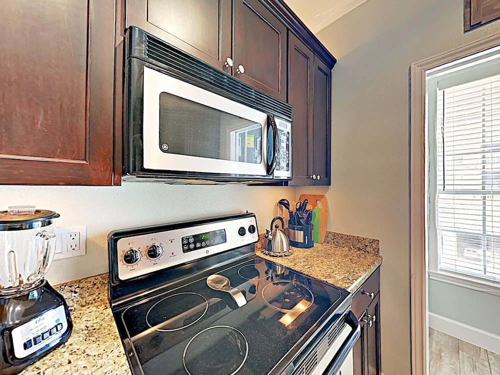 New Listing! Updated : Pool, Hot Tub, Beach 2 Bedroom Condo