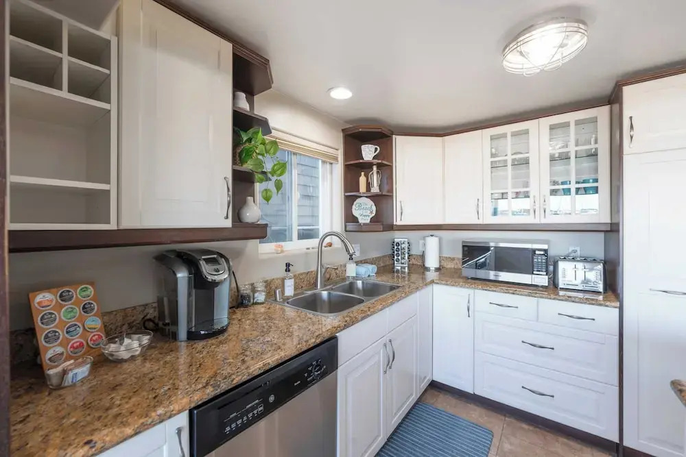 Coastal Bayside Condo Walkable to Sand & Surf