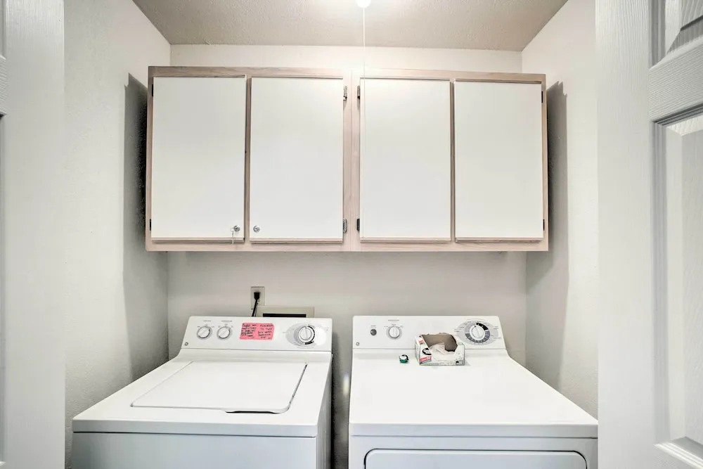 Indoor Pool Access: Golf Getaway Near 76 Strip!