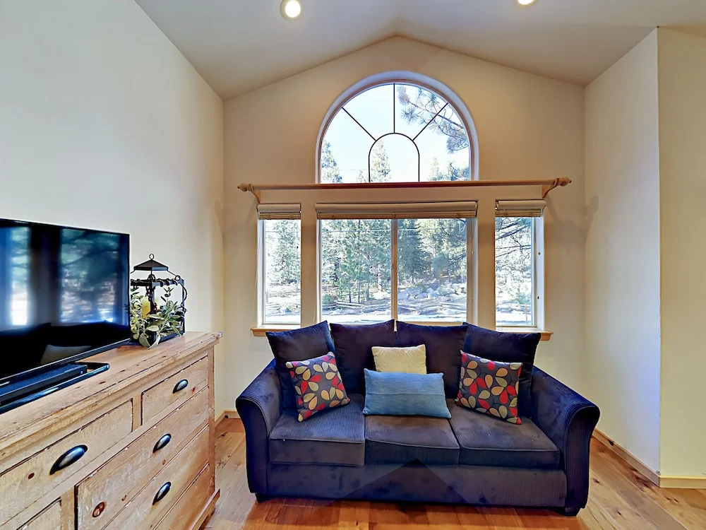 3BR 2 5BA Kings Beach Chalet by RedAwning