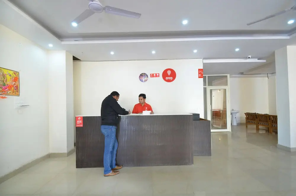 OYO 7372 Platinum Inn