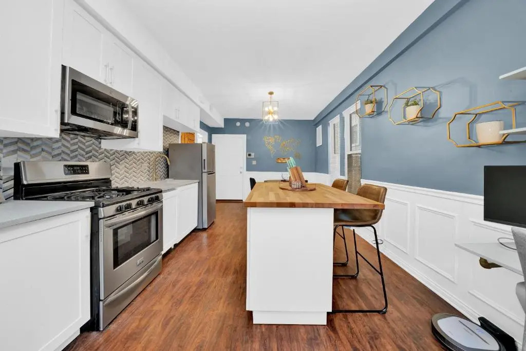 Modern 2 Bedroom in Avondale