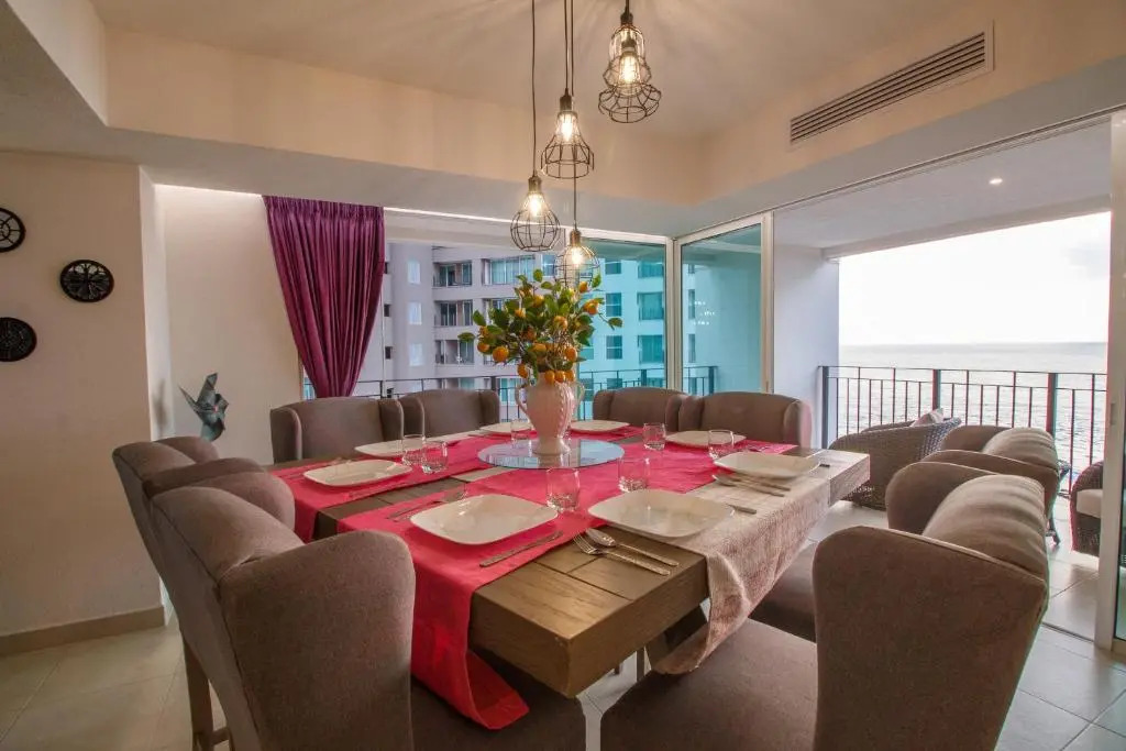 910-3000 Grand Venetian P.V.