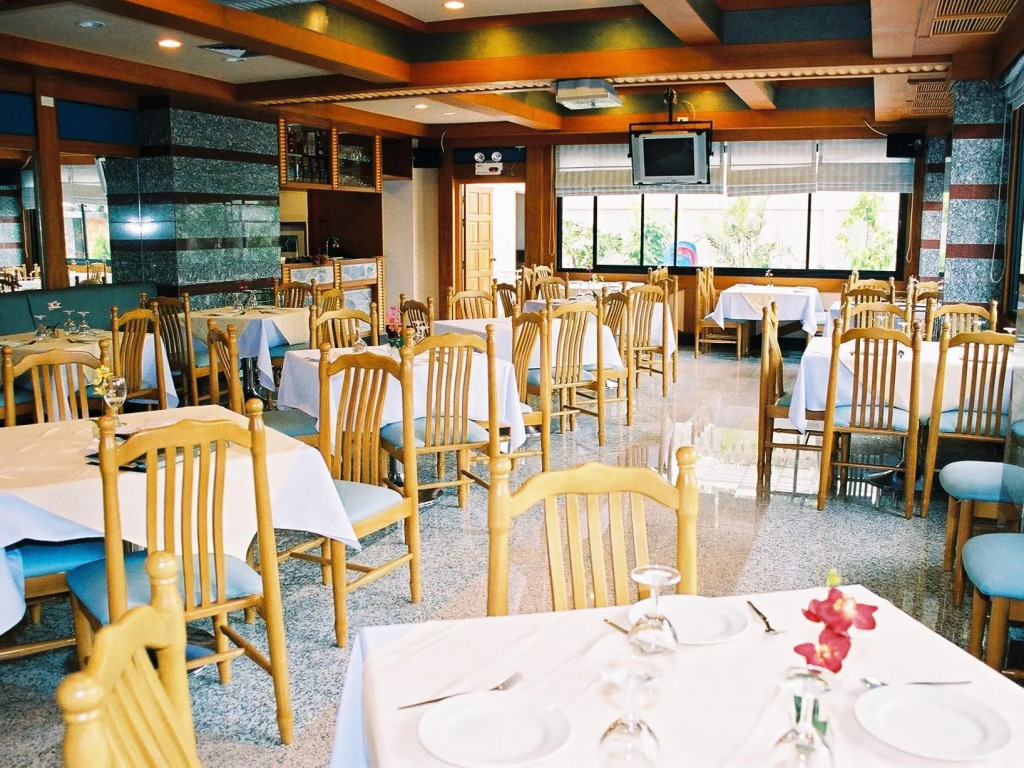 Raya Grand Hotel