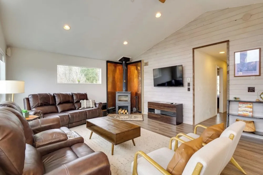 Quiet Alma Home w/ Deck - 20 Mi to Breckenridge!