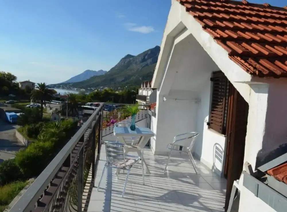 Lora Apartments Gradac
