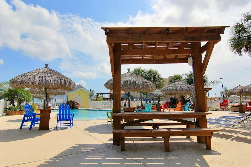 Admirals Quarters 103pb 2 Bedrooms 2 Bathrooms Condo