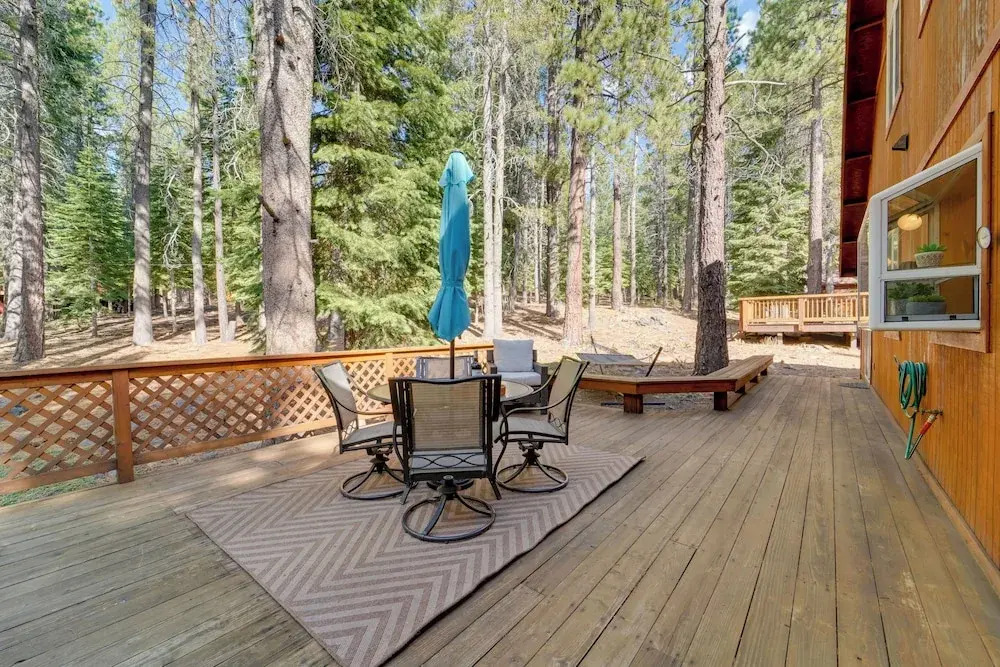 4 Mi to Downhill Ski Resort! Spacious Family Haven