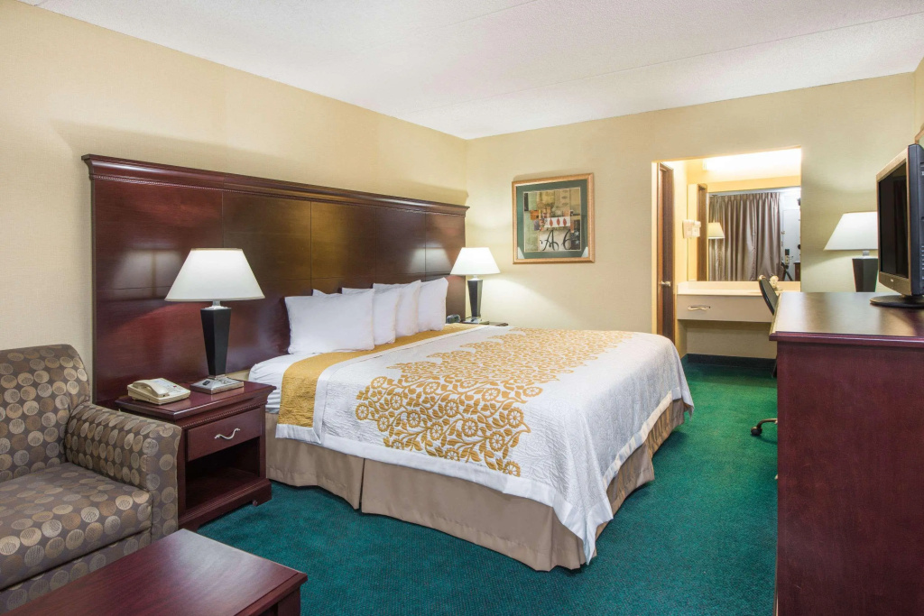 Days Inn by Wyndham Paducah I-24 Exit 4