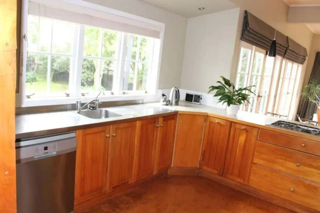 Bungalow by Cornwall Park