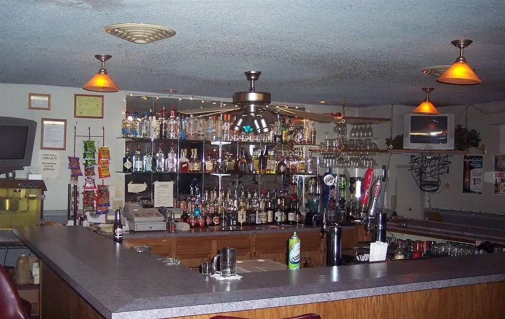 Hillcrest Hotel and Lounge