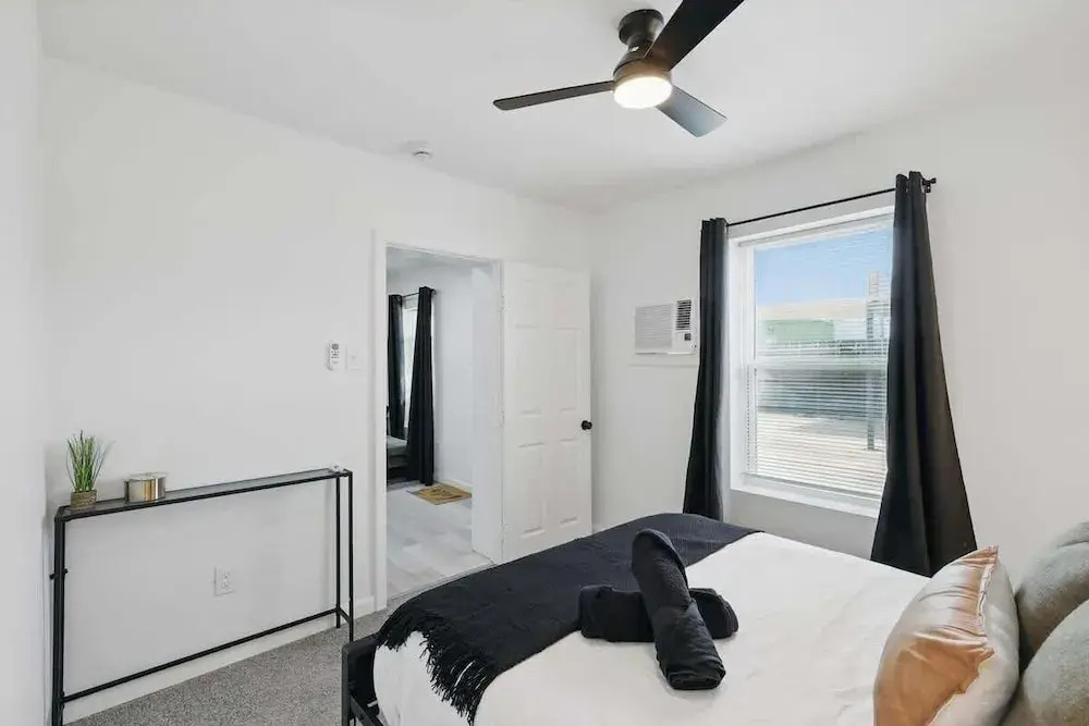 Modern 2BR Unit 3 With Hot Tub