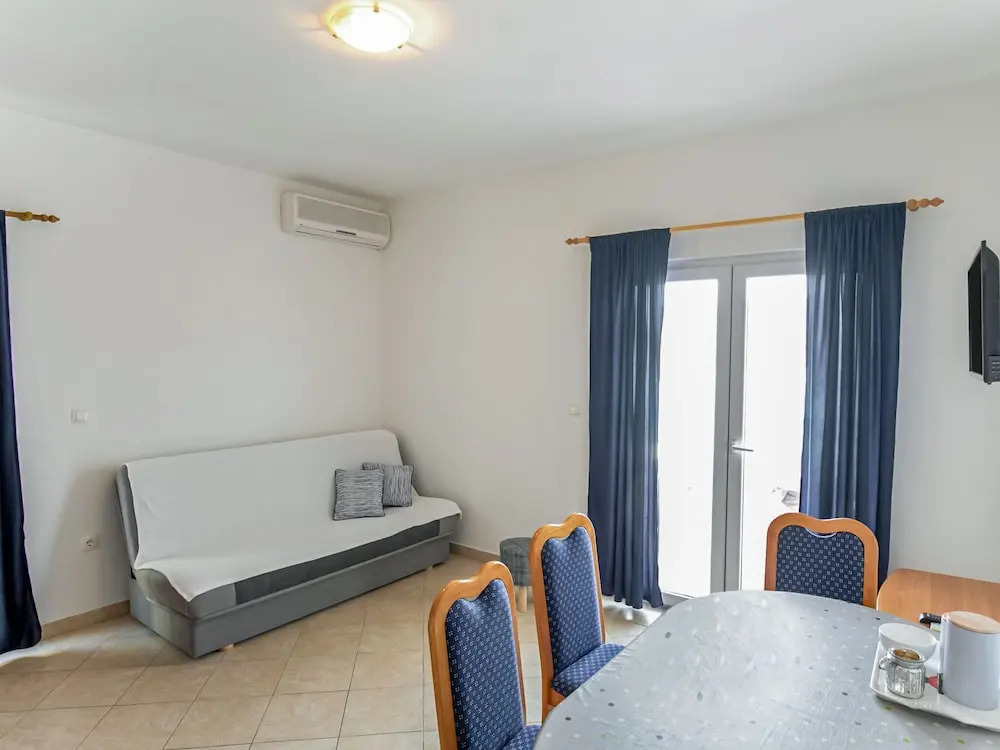 Sea-view Apartment in Mastrinka - Trogir With Balcony