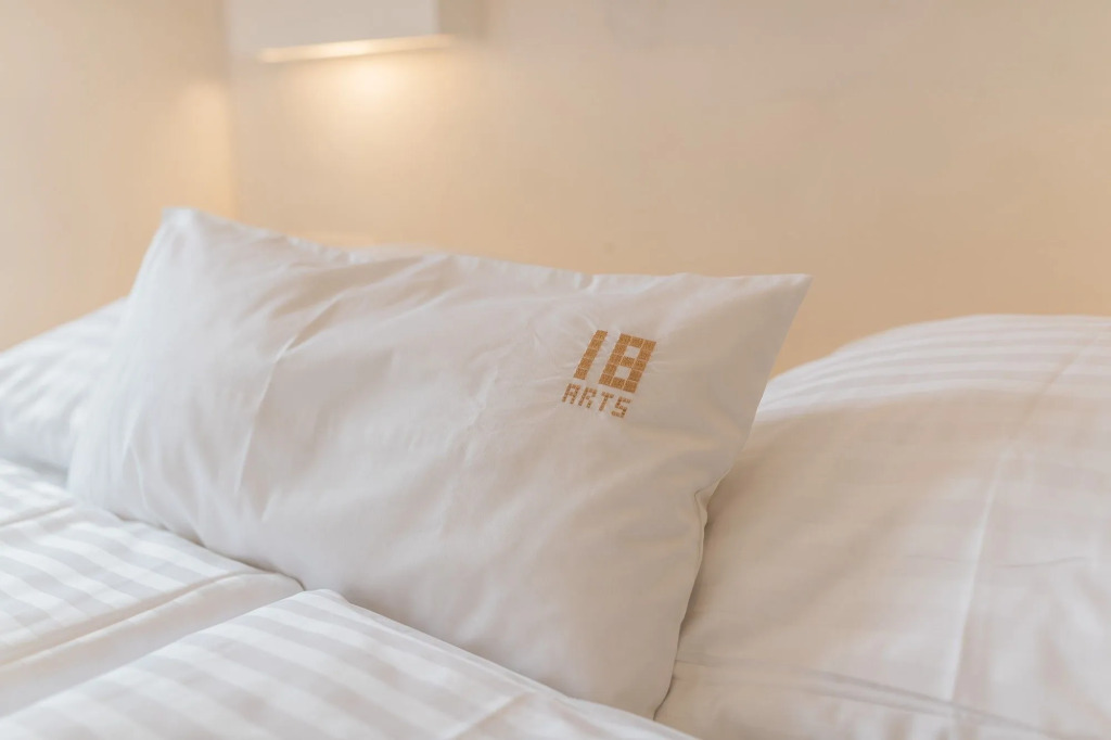 18Arts Hotel - Living in a Gallery