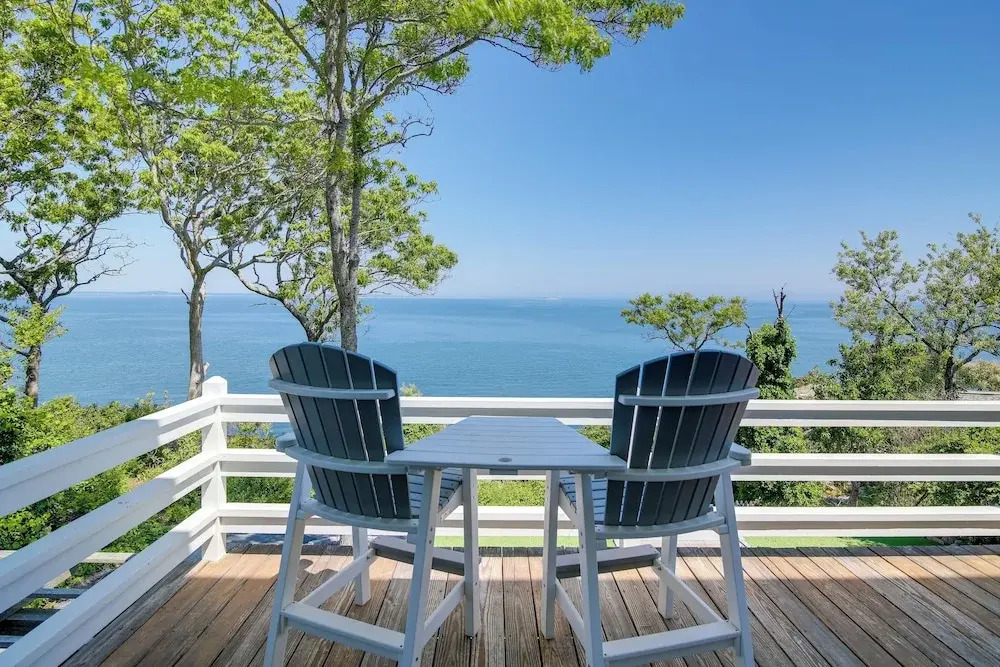 Bayfront Home w/ Deck - 4 Mi to Downtown Plymouth!
