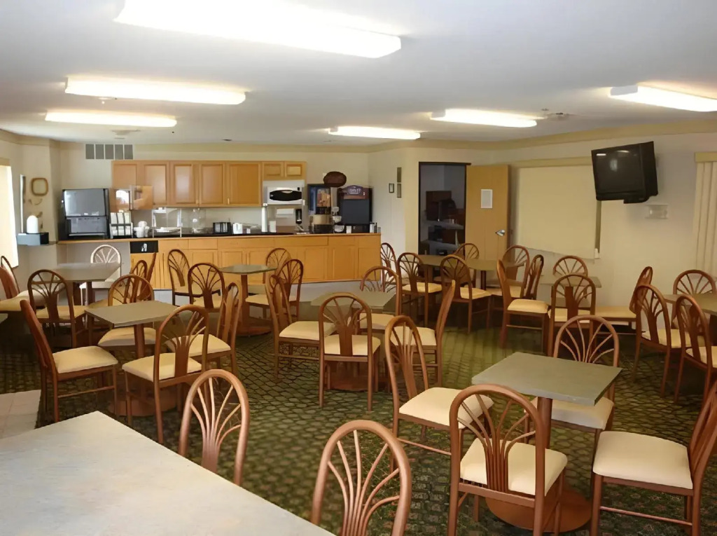 Syracuse Inn and Suites